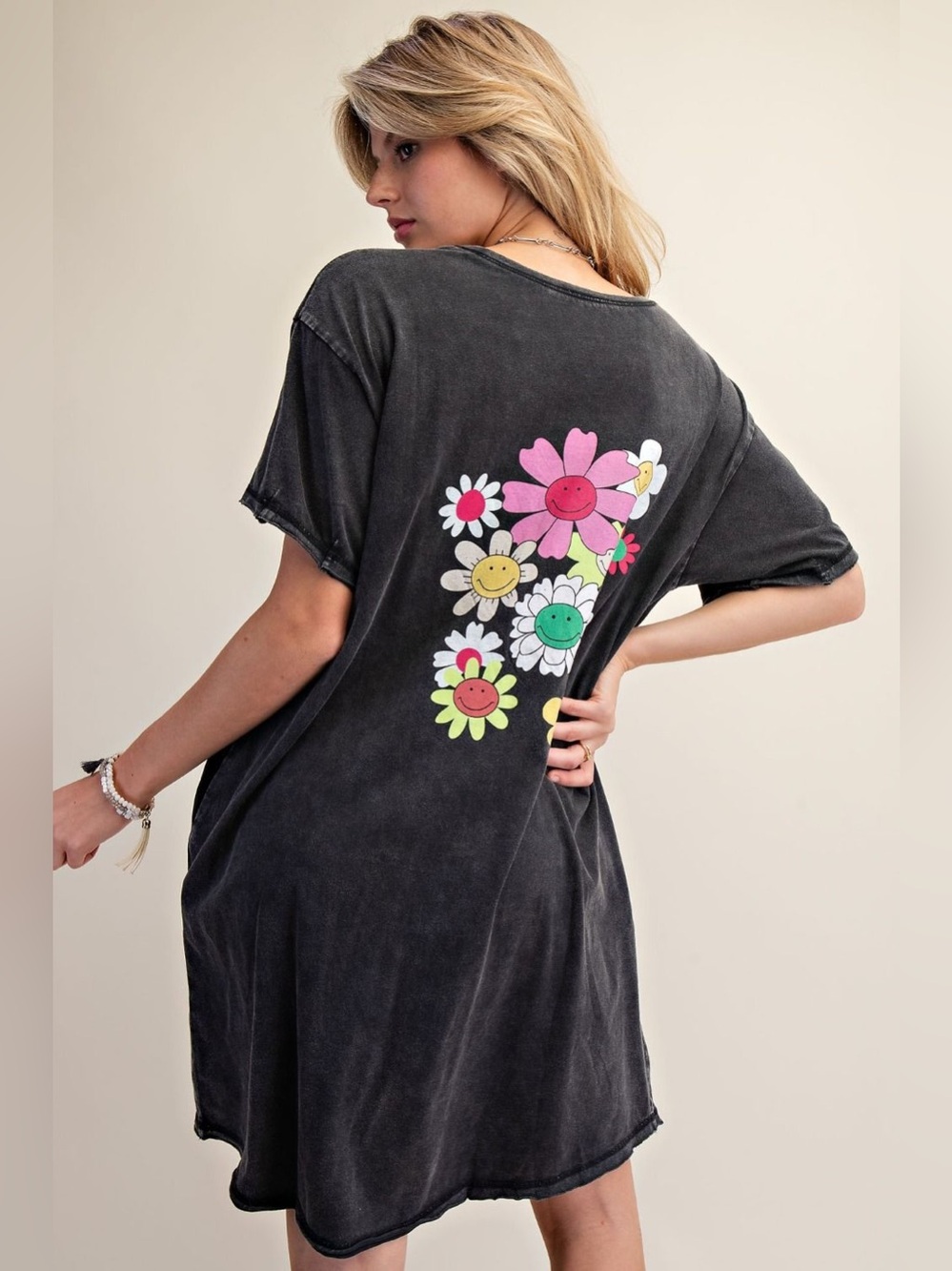 🆕 Easel Tee Dress - Floral Smiley